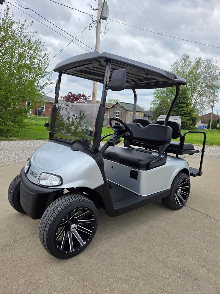 2022 EZGO RXV