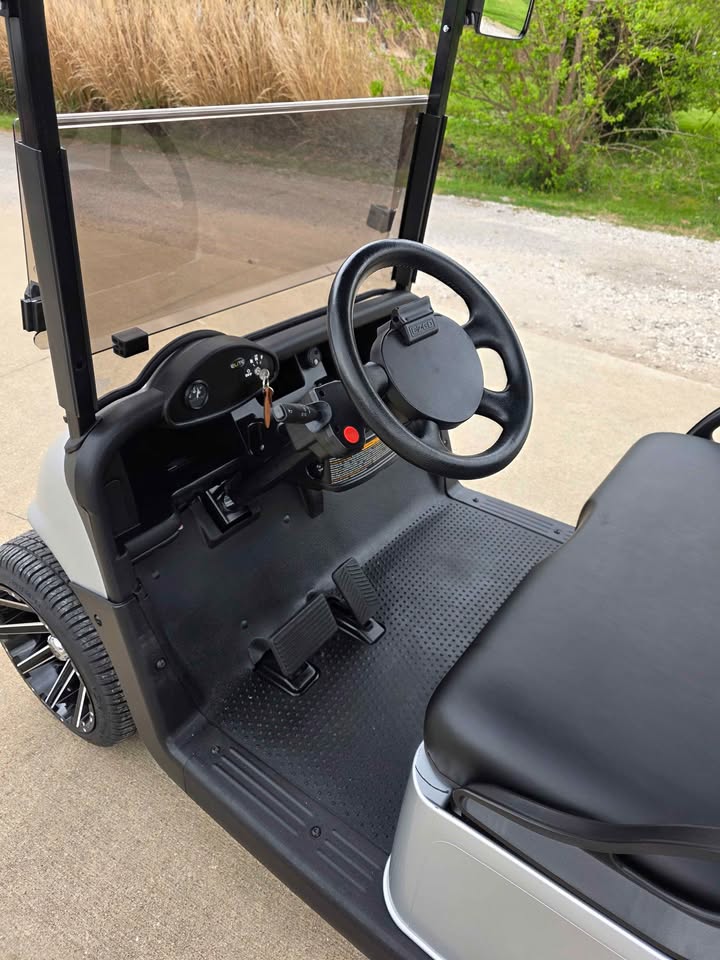 2022 EZGO RXV