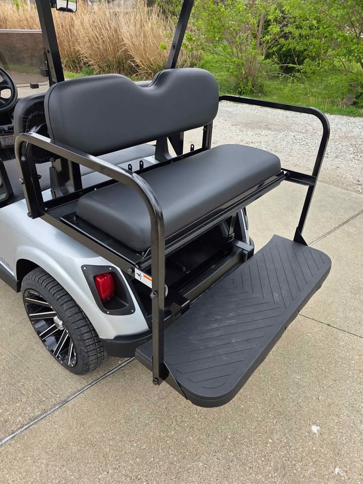 2022 EZGO RXV