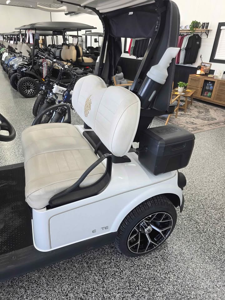 2022 Ezgo Rxv Elite (Lithium)