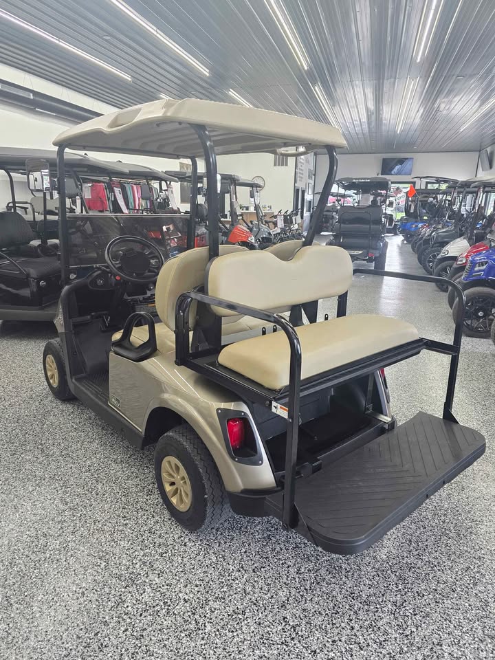 2022 EZGO RXV