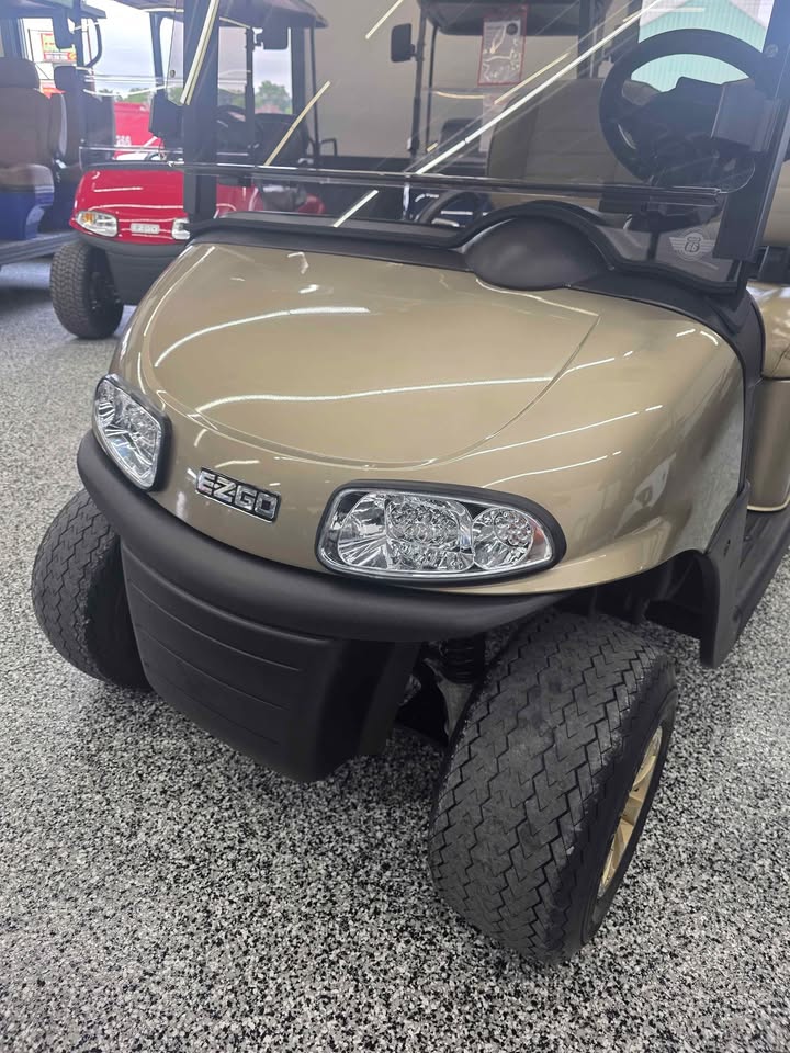 2022 EZGO RXV