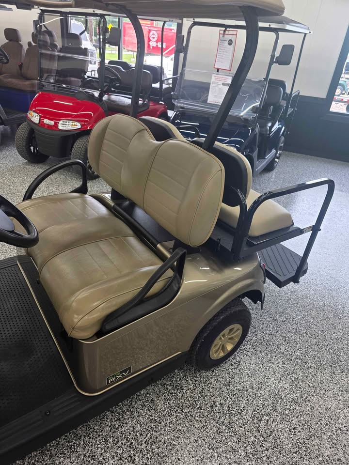 2022 EZGO RXV