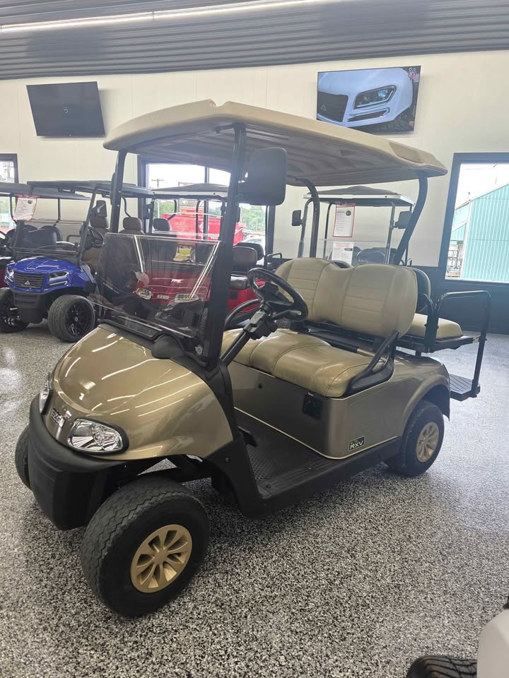 2022 EZGO RXV